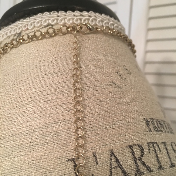 Black and gold necklace, matching earrings set - Picture 5 of 6